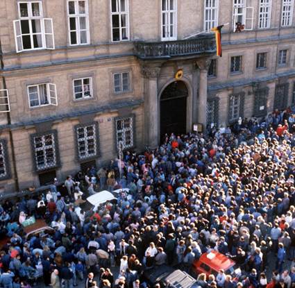 DDR-Brger vor bundesdeutscher Botschaft in Prag