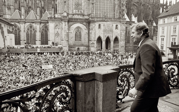 Vclav Havel byl zvolen prezidentem 29. prosince 1989. Jet dva tdny ped volbou nebylo ale jasn, kdo bude prezidentem a jak bude zvolen.